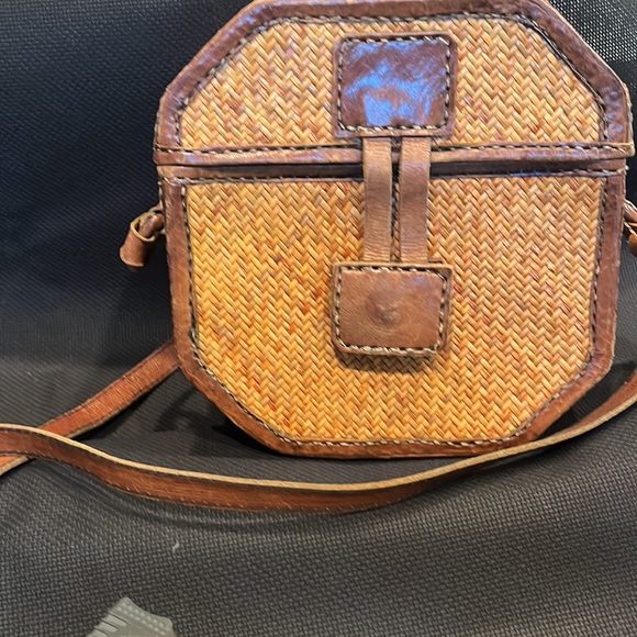 Vintage Island import woven bag with leather trim - Picture 4 of 4